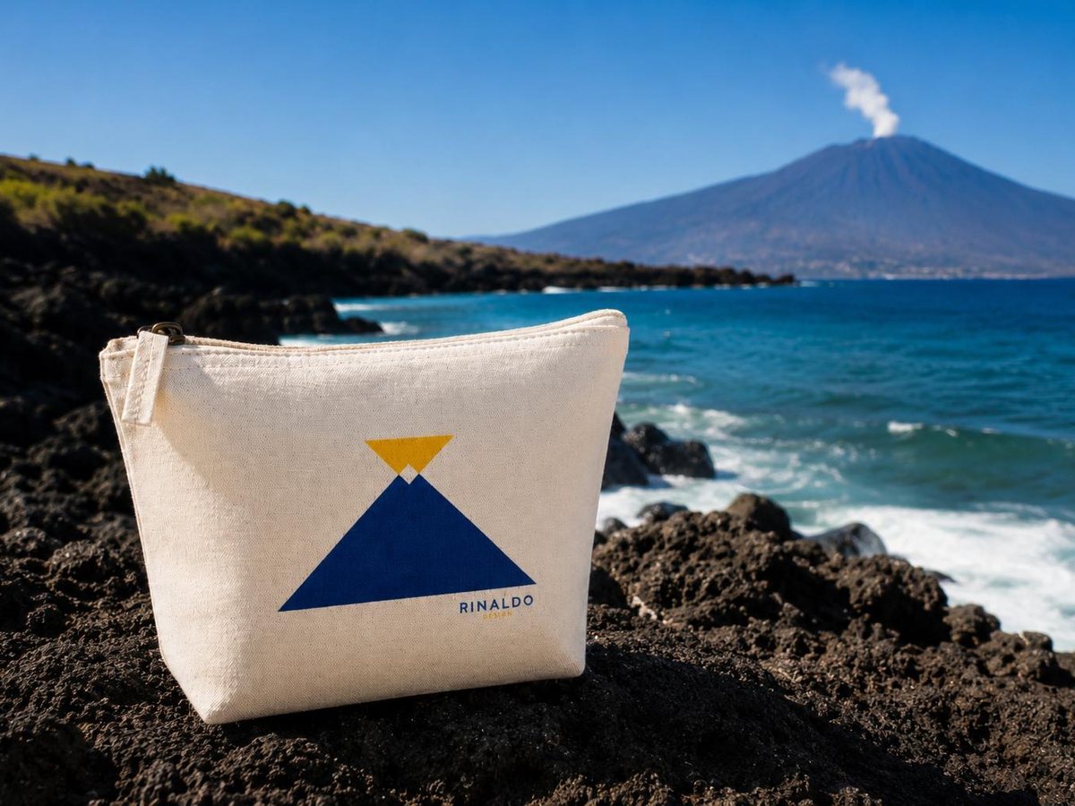 La nostra tote bag Limoni, indossata tra i colori della Sicilia