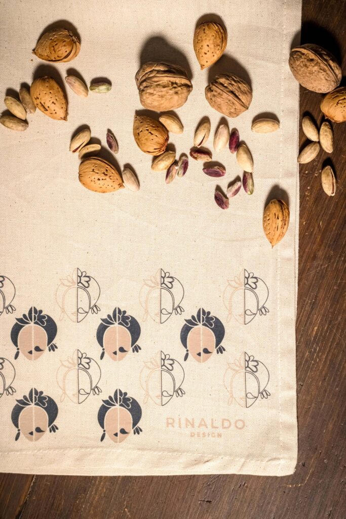 Dettaglio Strofinaccio Teste di Moro Canovaccio Da Cucina Design Siciliano